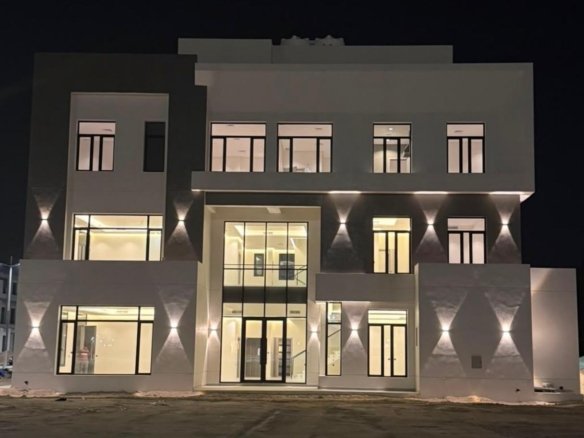 للبيع فيلا مميزة في المطلاع N6 – ثلاث واجهات وارتداد 50 متر